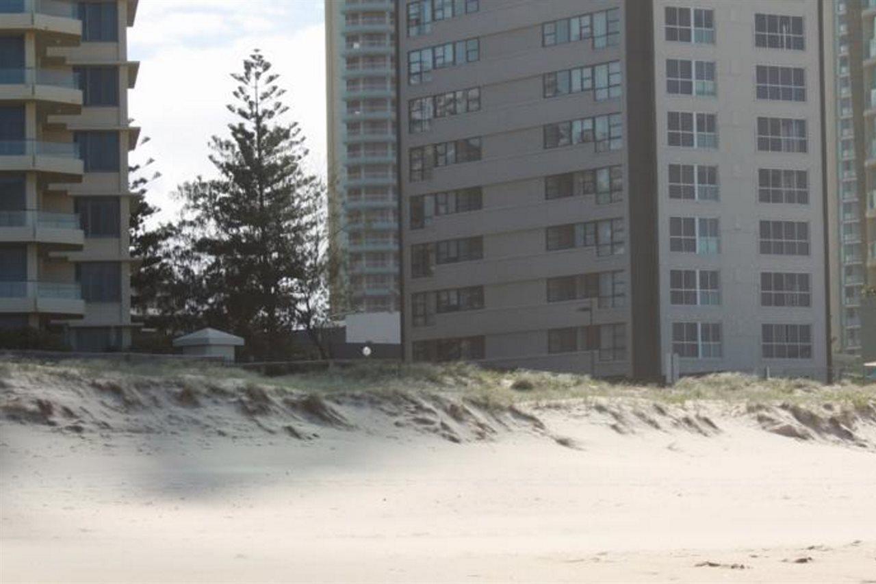 President Holiday Apartments - Absolute Beachfront ゴールドコースト エクステリア 写真